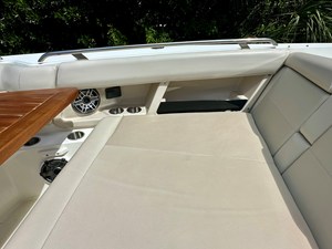 Boston Whaler 350 REALM 35 2021 Boston Whaler 350 REALM 36