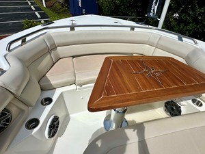 Boston Whaler 350 REALM 37 2021 Boston Whaler 350 REALM 38