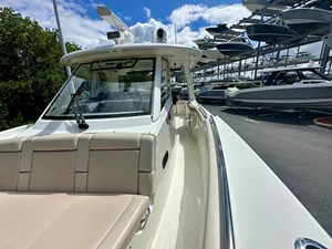 Boston Whaler 350 REALM 39 2021 Boston Whaler 350 REALM 40
