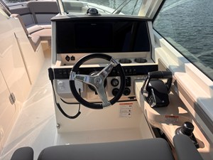 Boston Whaler 280 VANTAGE 7 2025 Boston Whaler 280 VANTAGE 8