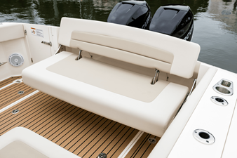 Boston Whaler 320 Vantage 10 2024 Boston Whaler 320 Vantage 11