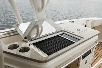 Boston Whaler 320 Vantage 15 2024 Boston Whaler 320 Vantage 16