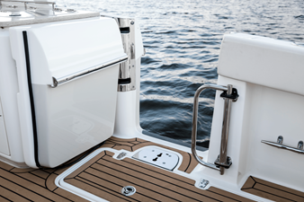 Boston Whaler 320 Vantage 16 2024 Boston Whaler 320 Vantage 17