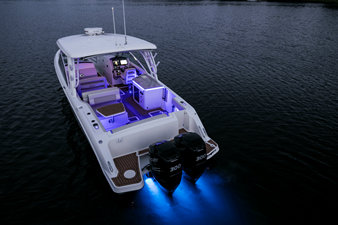 Boston Whaler 320 Vantage 20 2024 Boston Whaler 320 Vantage 21