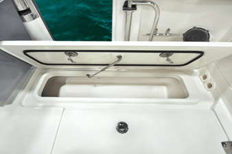 Boston Whaler 320 Vantage 40 2024 Boston Whaler 320 Vantage 41