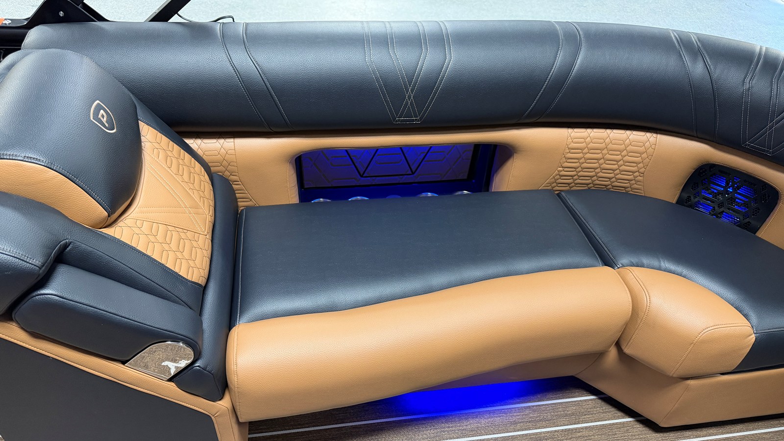 2026 Premier 250 INTRIGUE 70