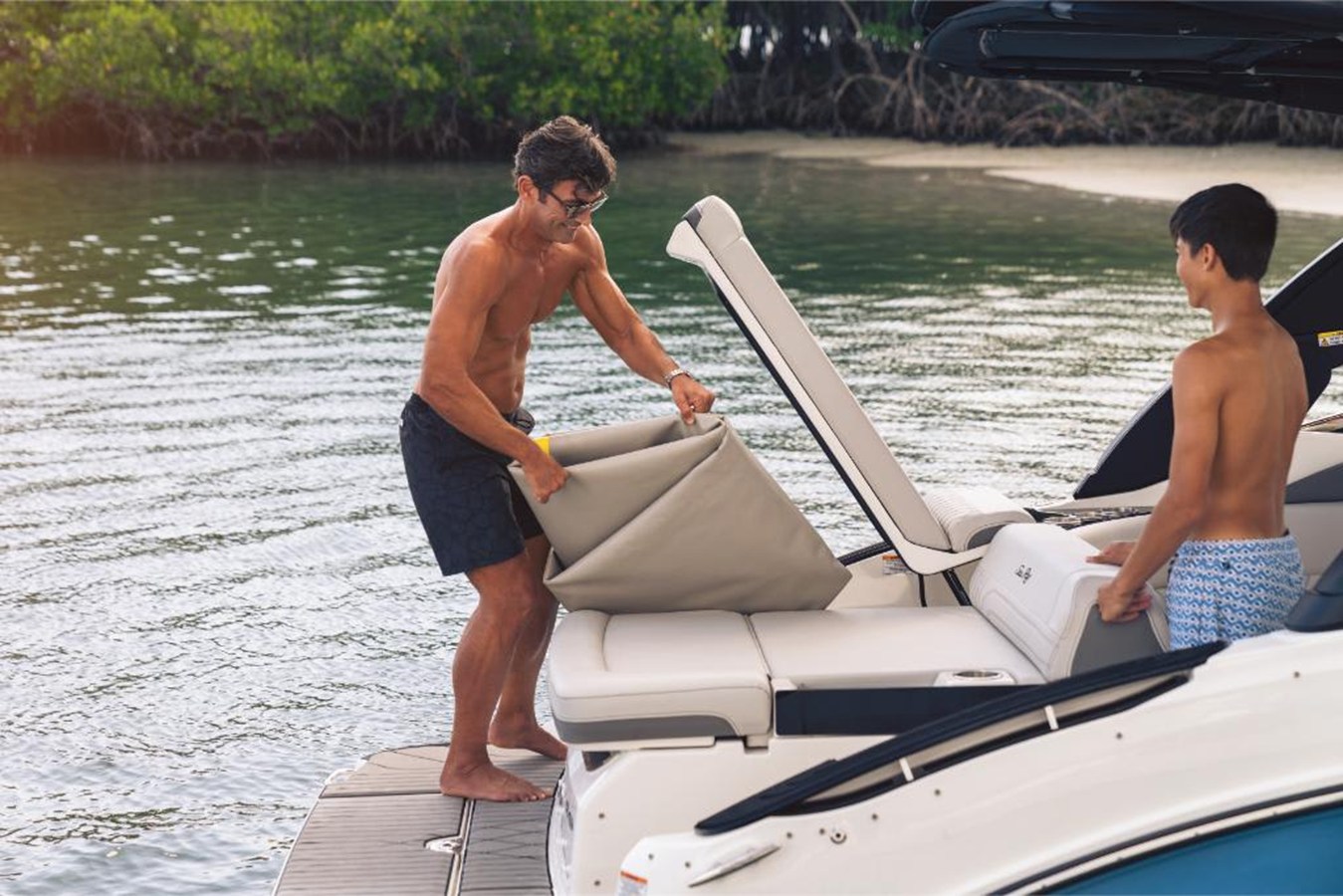 2024 Sea Ray SLX 260 13