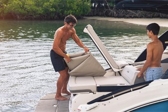 2024 Sea Ray SLX 260 13