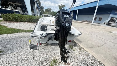 Boston Whaler 130 Super Sport 5 2027 Boston Whaler 130 Super Sport 6