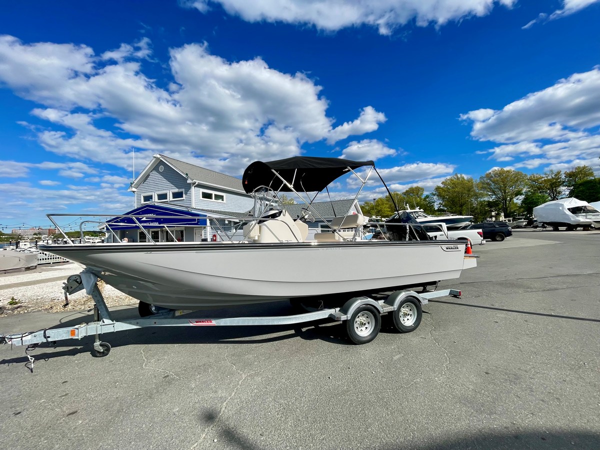 2026 Boston Whaler 210 Montauk 2