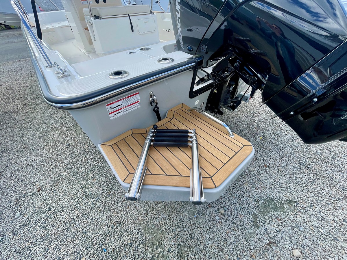 2026 Boston Whaler 210 Montauk 3