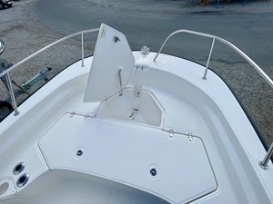 2026 Boston Whaler 210 Montauk 13