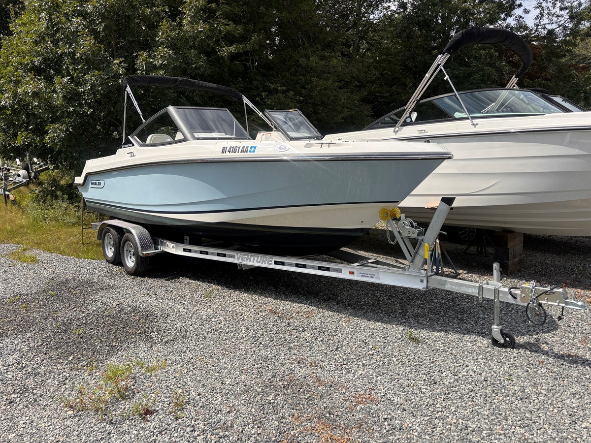 2026 Boston Whaler 210 VANTAGE 2
