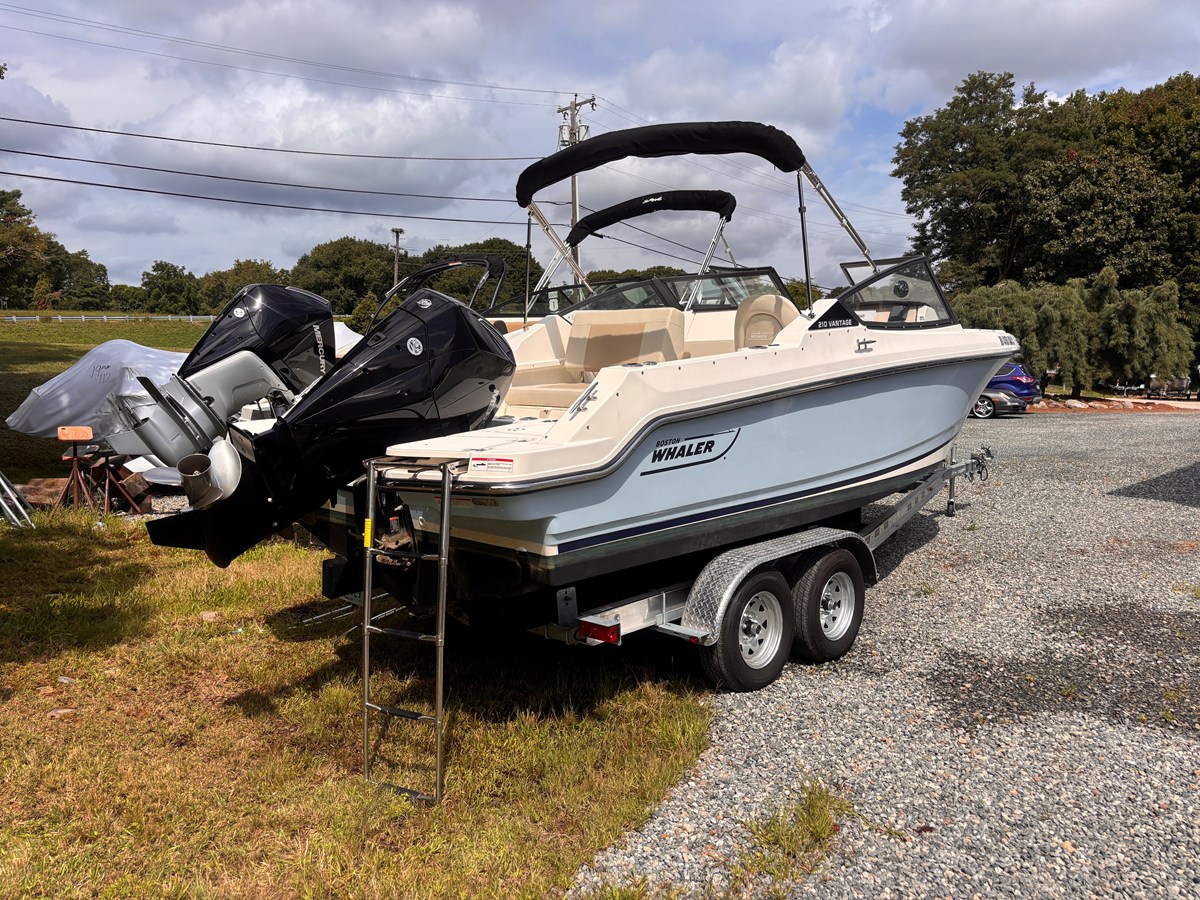 2026 Boston Whaler 210 VANTAGE 3