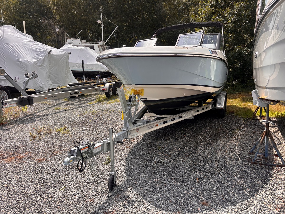2026 Boston Whaler 210 VANTAGE 4