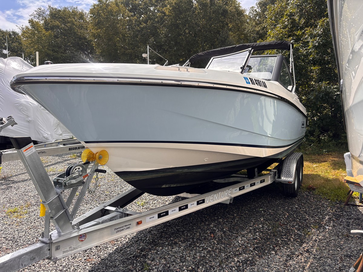 2026 Boston Whaler 210 VANTAGE 5