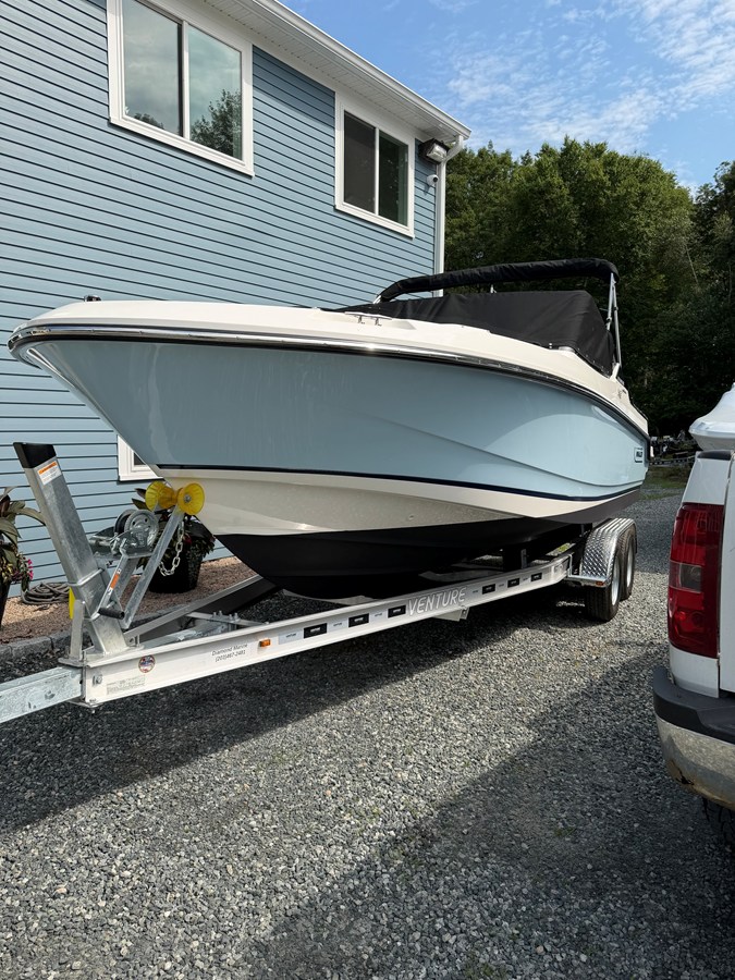2026 Boston Whaler 210 VANTAGE 6