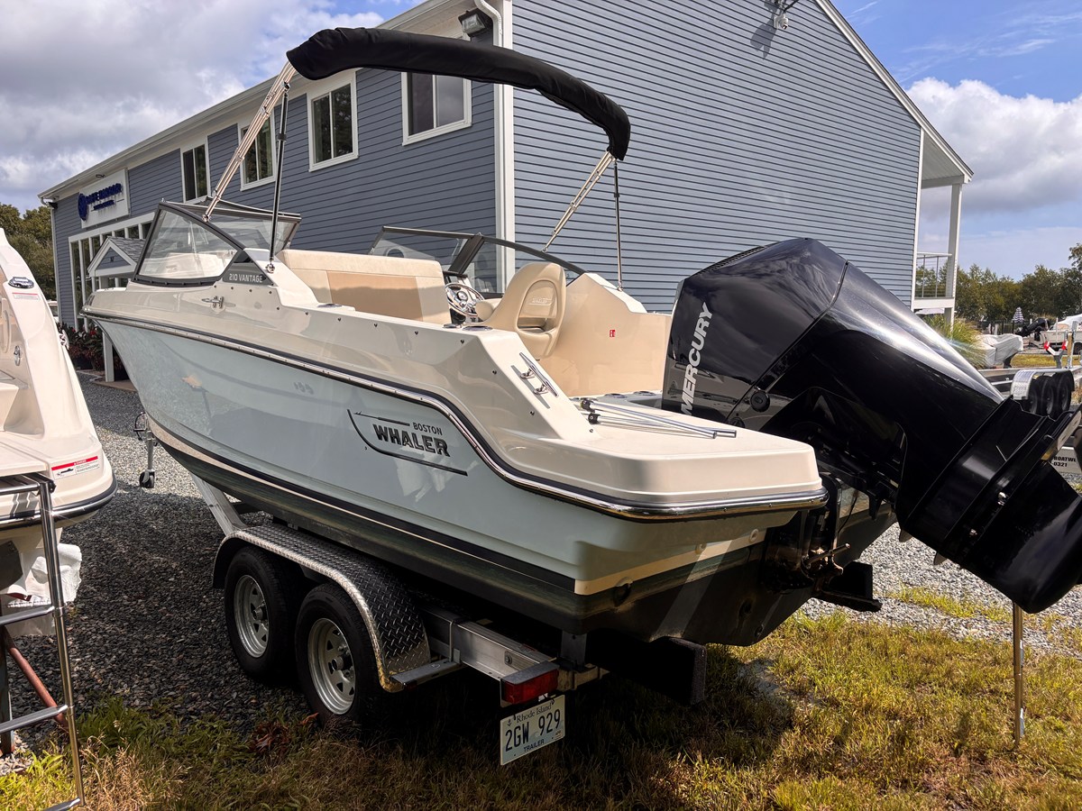 2026 Boston Whaler 210 VANTAGE 7