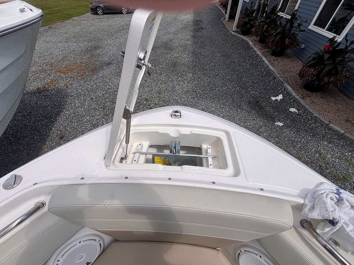 2026 Boston Whaler 210 VANTAGE 13