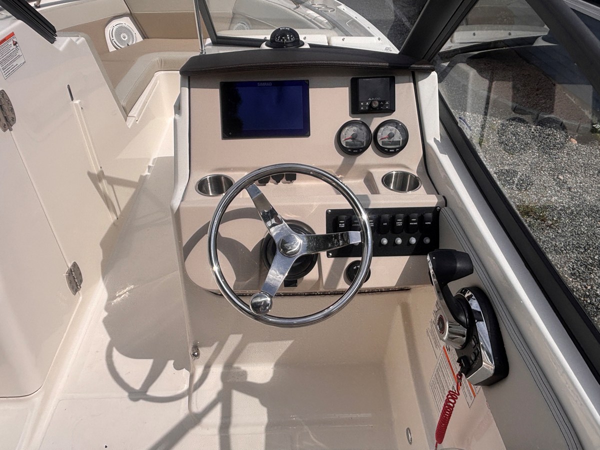 2026 Boston Whaler 210 VANTAGE 16