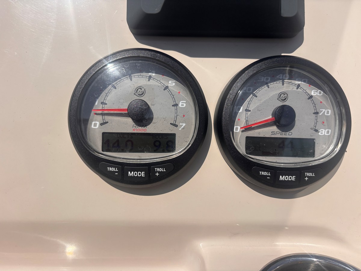 2026 Boston Whaler 210 VANTAGE 18