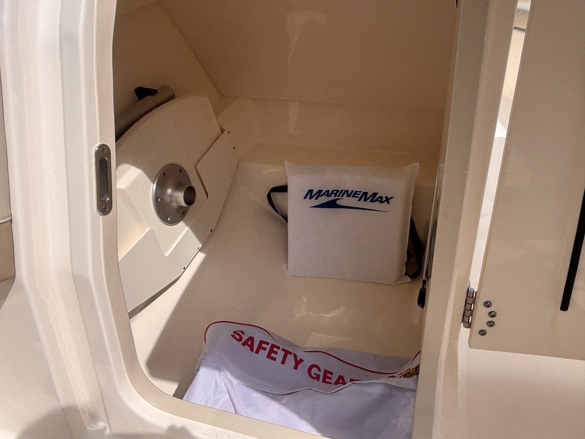 2026 Boston Whaler 210 VANTAGE 19