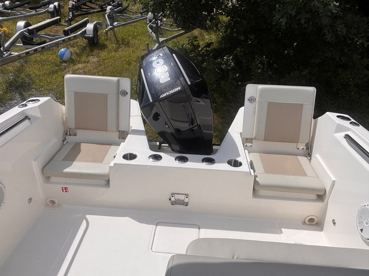 2026 Boston Whaler 210 VANTAGE 20