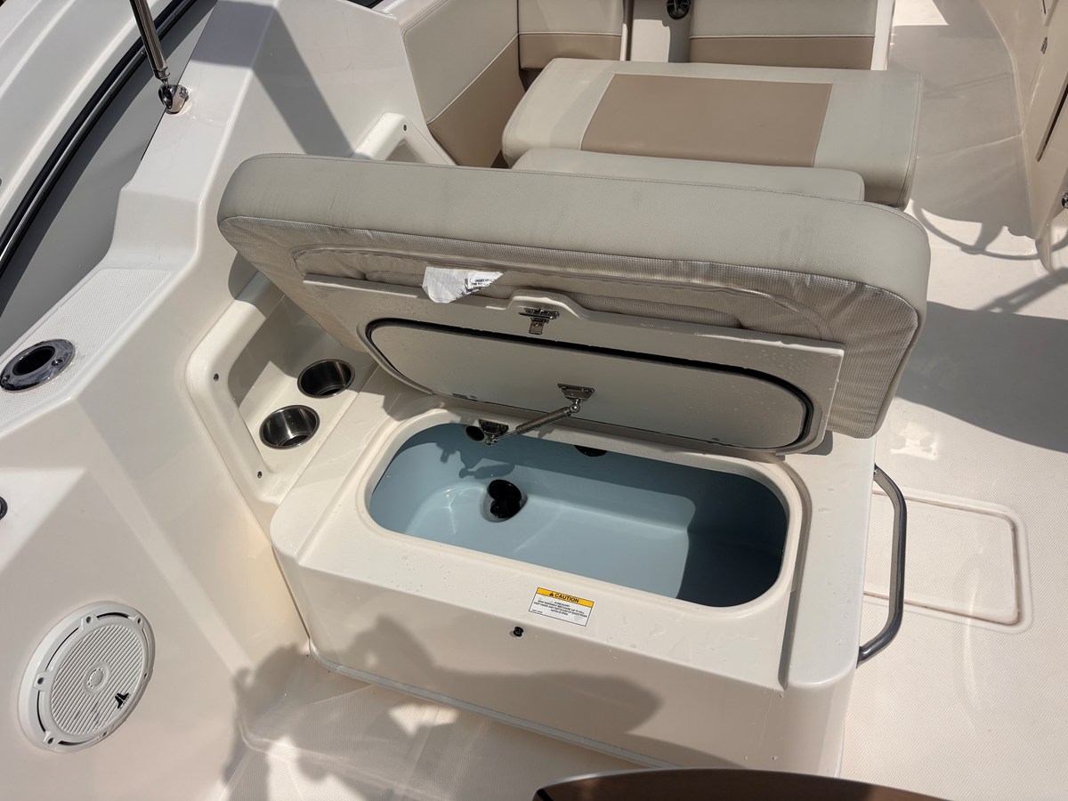 2026 Boston Whaler 210 VANTAGE 23