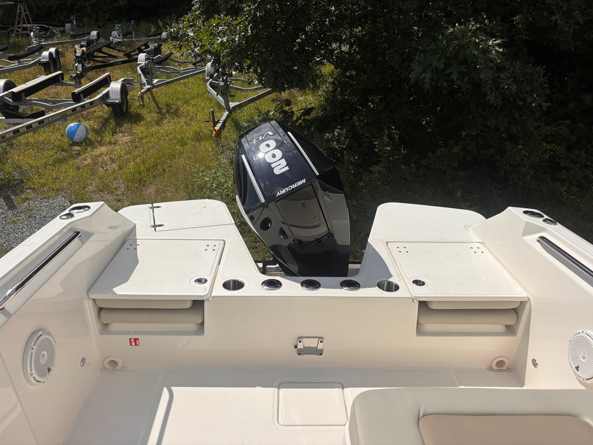 2026 Boston Whaler 210 VANTAGE 26