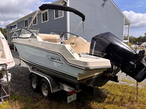 2026 Boston Whaler 210 VANTAGE 7