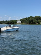 2026 Boston Whaler 210 VANTAGE 8