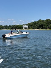 2026 Boston Whaler 210 VANTAGE 9
