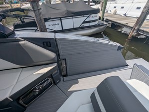 Cruisers Yachts 38 GLS-OB SB 15 2024 Cruisers Yachts 38 GLS-OB SB 16