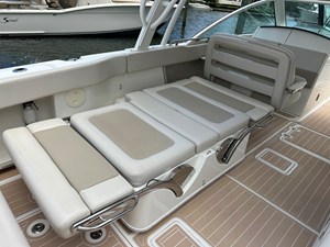 Boston Whaler 320 VANTAGE 7 2017 Boston Whaler 320 VANTAGE 8