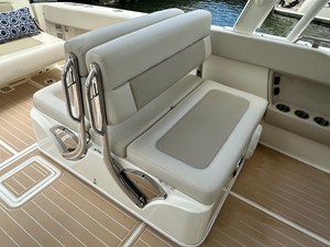 Boston Whaler 320 VANTAGE 8 2017 Boston Whaler 320 VANTAGE 9