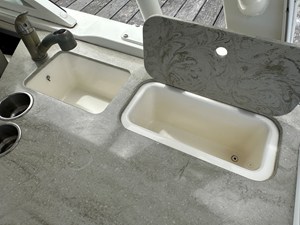 Boston Whaler 320 VANTAGE 12 2017 Boston Whaler 320 VANTAGE 13