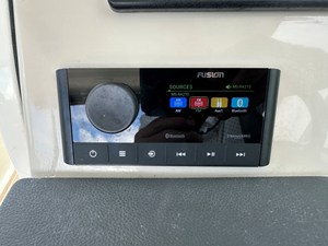 Boston Whaler 320 VANTAGE 20 2017 Boston Whaler 320 VANTAGE 21