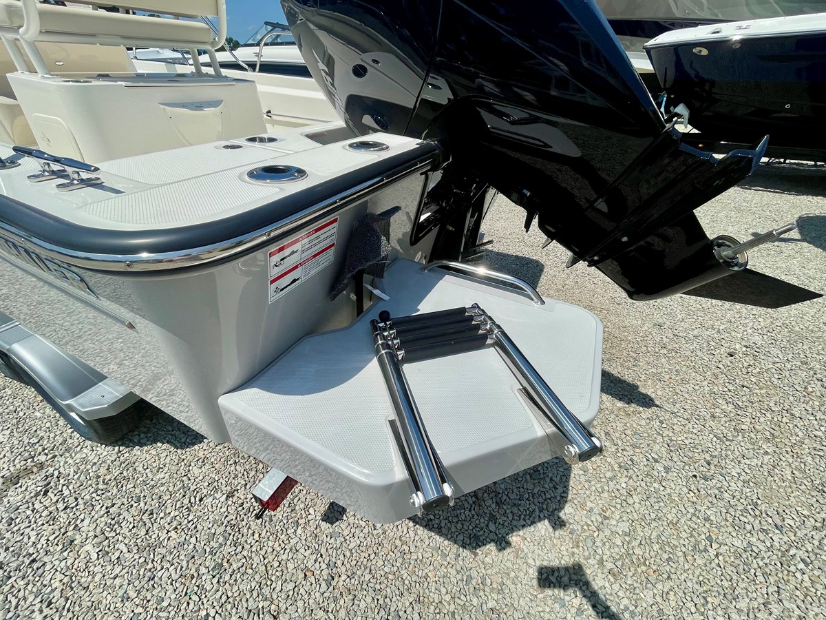 2026 Boston Whaler 210 Montauk 3
