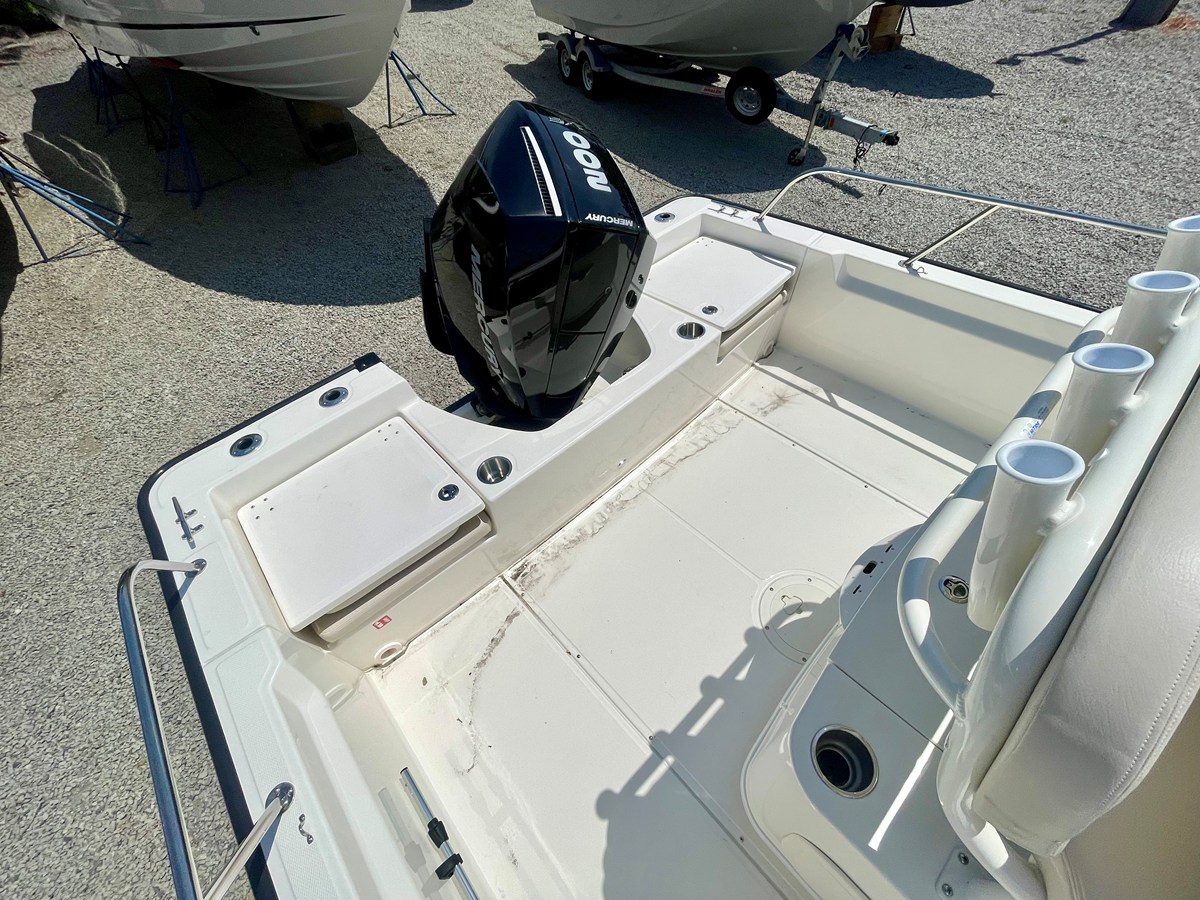 2026 Boston Whaler 210 Montauk 4