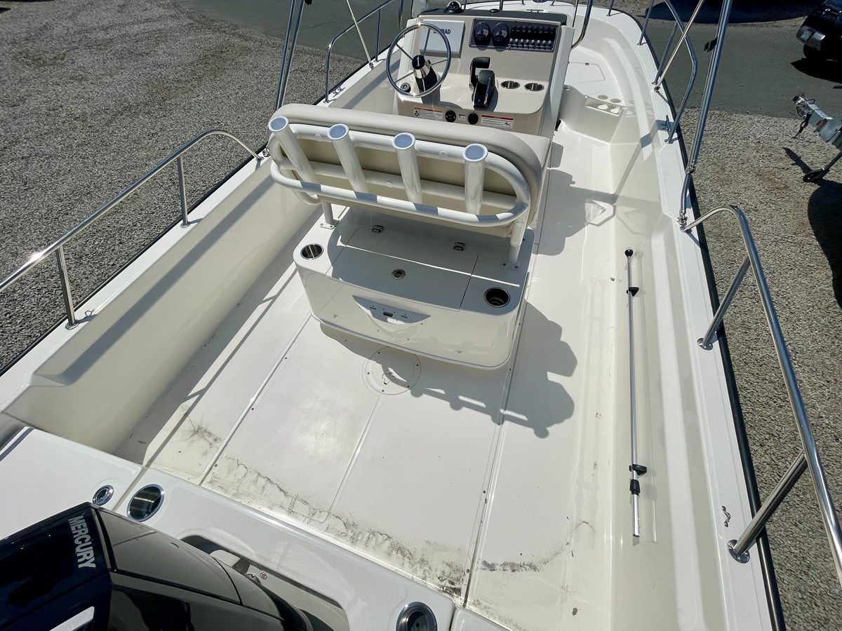 2026 Boston Whaler 210 Montauk 6