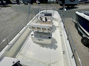 2026 Boston Whaler 210 Montauk 7