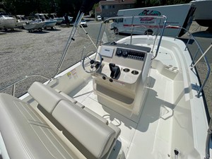 2026 Boston Whaler 210 Montauk 9