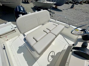 2026 Boston Whaler 210 Montauk 11