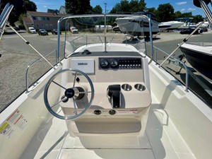 2026 Boston Whaler 210 Montauk 12