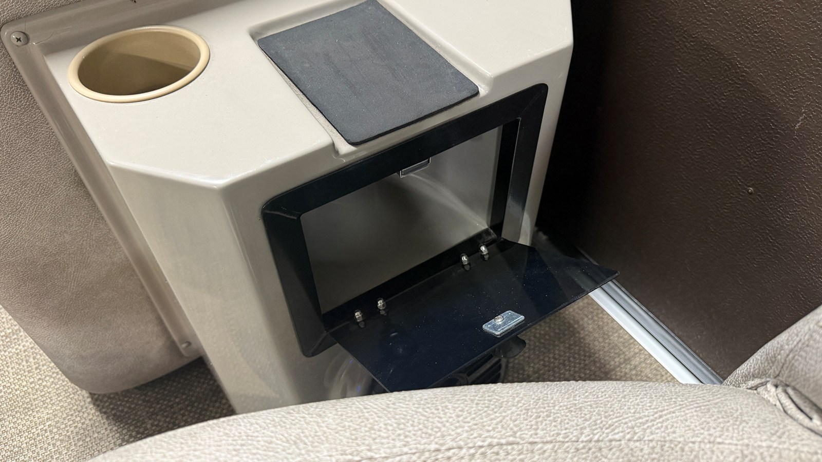 2019 Premier 230 SUNSATION 37