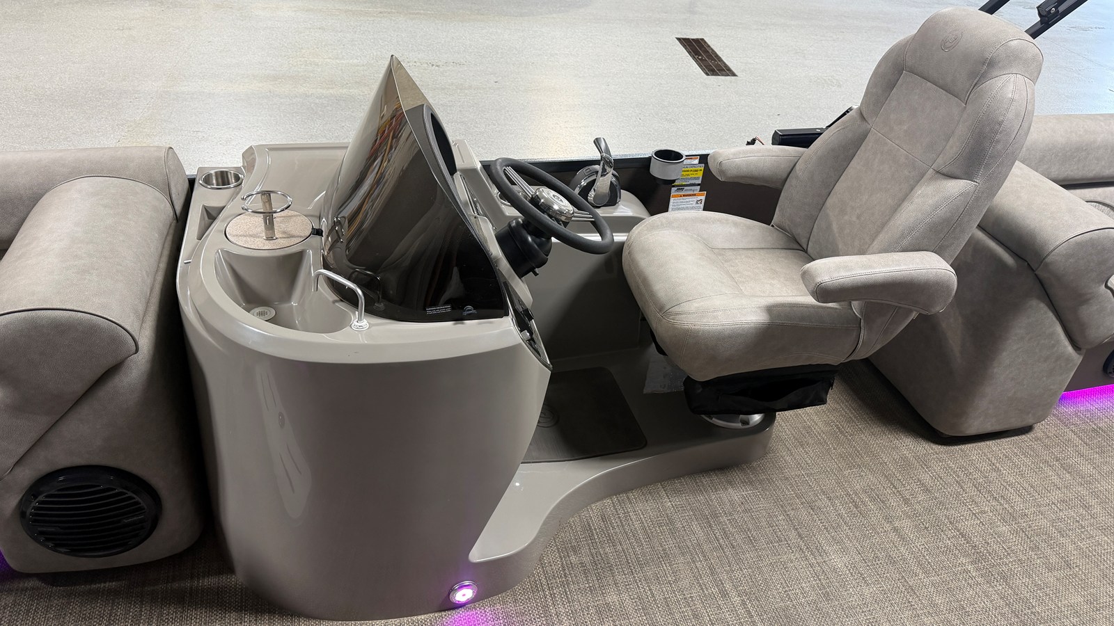 2019 Premier 230 SUNSATION 39