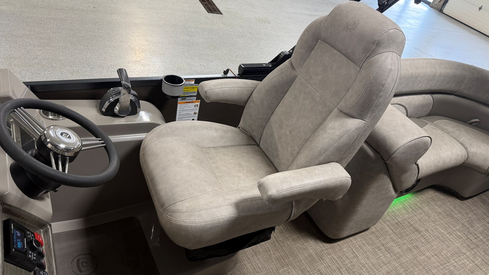 2019 Premier 230 SUNSATION 44