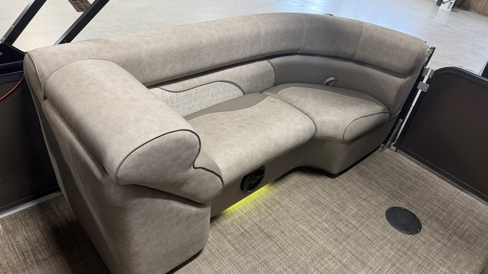 2019 Premier 230 SUNSATION 55