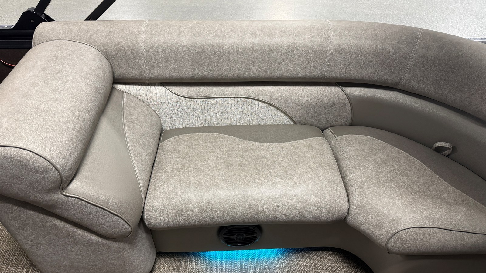 2019 Premier 230 SUNSATION 58