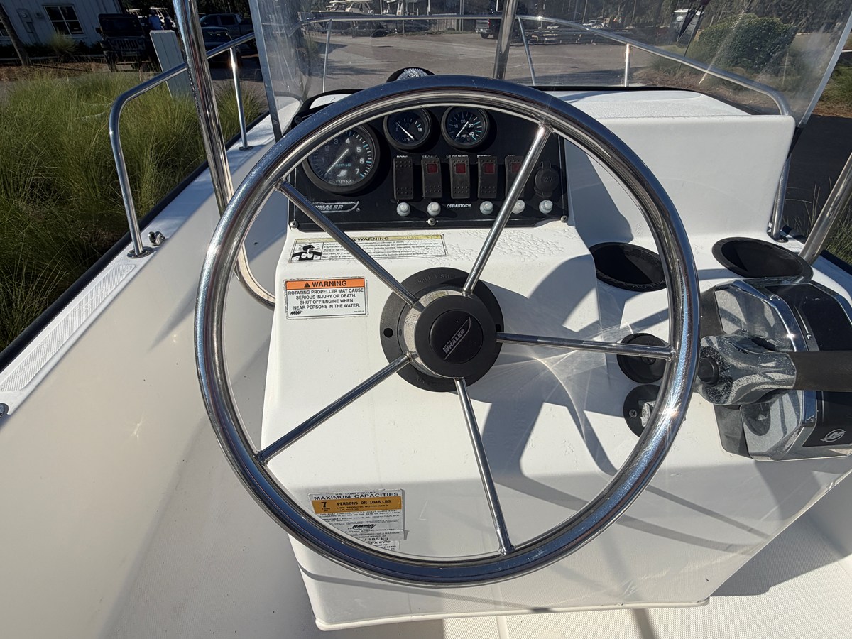 2012 Boston Whaler 170 MONTAUK 8